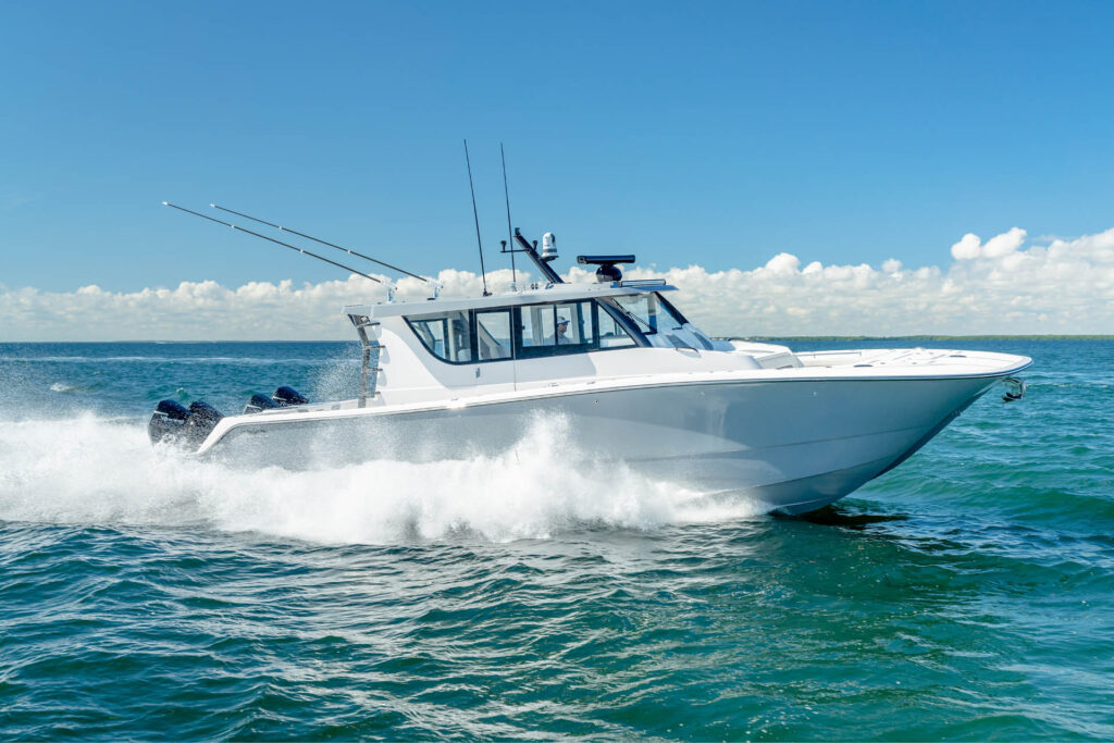 INVINCIBLE 46 PILOTHOUSE